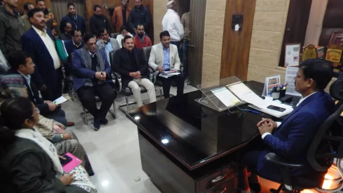 आवास विकास के लिए नियमानुसार किया जाए भूमि अधिग्रहण: डीएम
