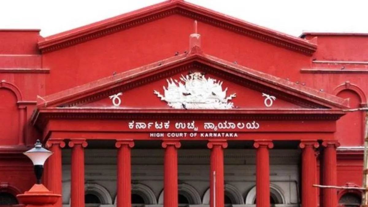 karnataka hc imposed a fine of 10000 rupees on cm siddaramaiah mb patil ramalinga reddy and congress leader randeep singh surjewala