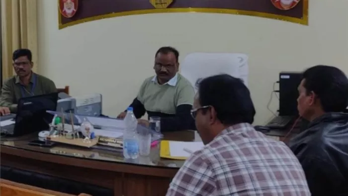 छिंदवाड़ा यूनिवर्सिटी में रिश्वत लेते गिरफ्तार हुआ रजिस्ट्रार (फोटो- नई दुनिया)