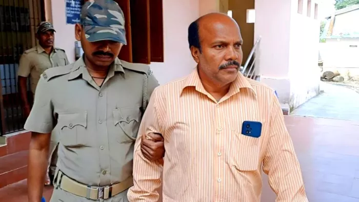 Odisha Crime: शिक्षक की शर्मनाक करतूत! नाबालिग छात्रा से की घिनौनी हरकत; पुलिस ने किया गिरफ्तार