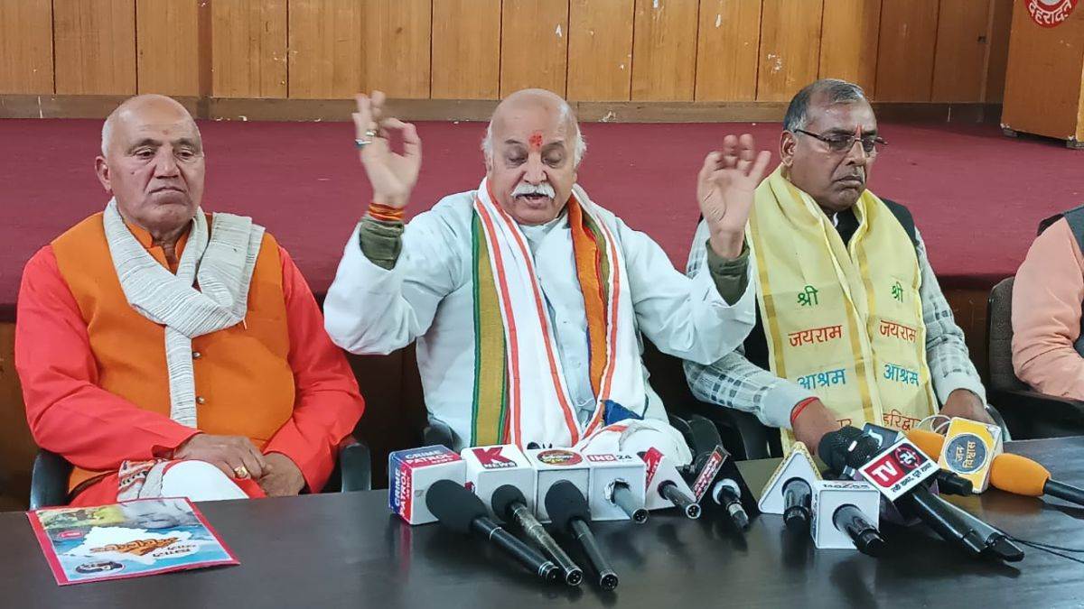 https://www.jagranimages.com/images/newimg/06022024/06_02_2024-praveen_togadia_23646539.jpg