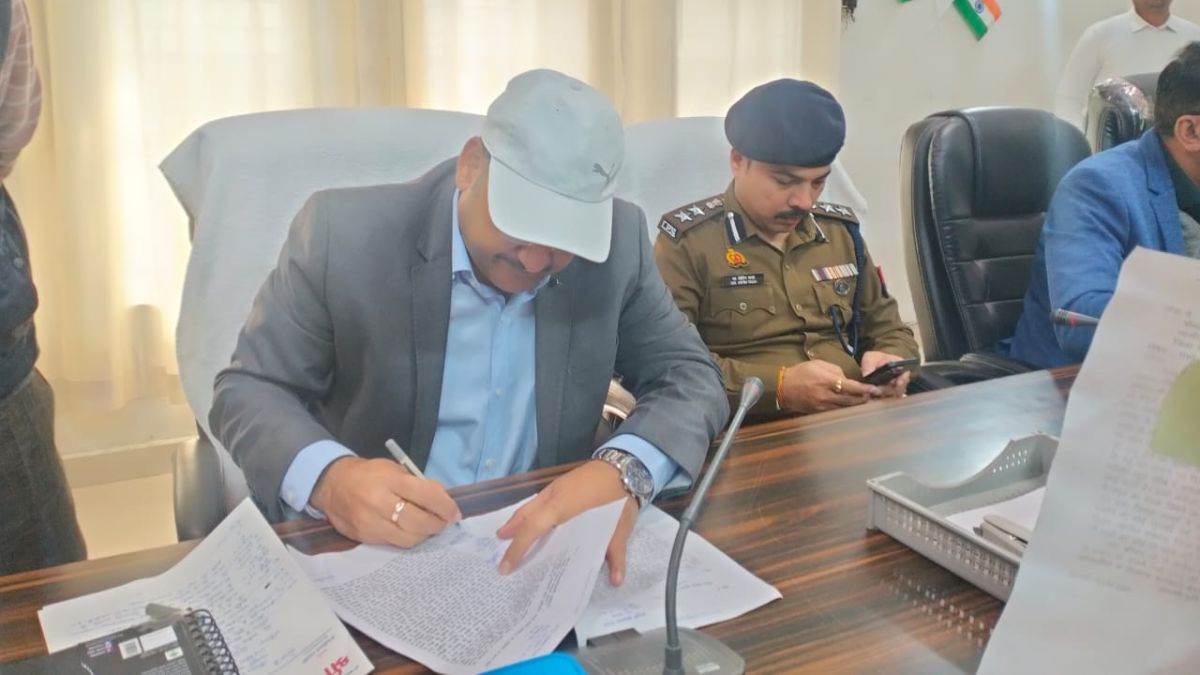 disabled person receives 2 lakh electricity bill for a single bulb and fan in meerut