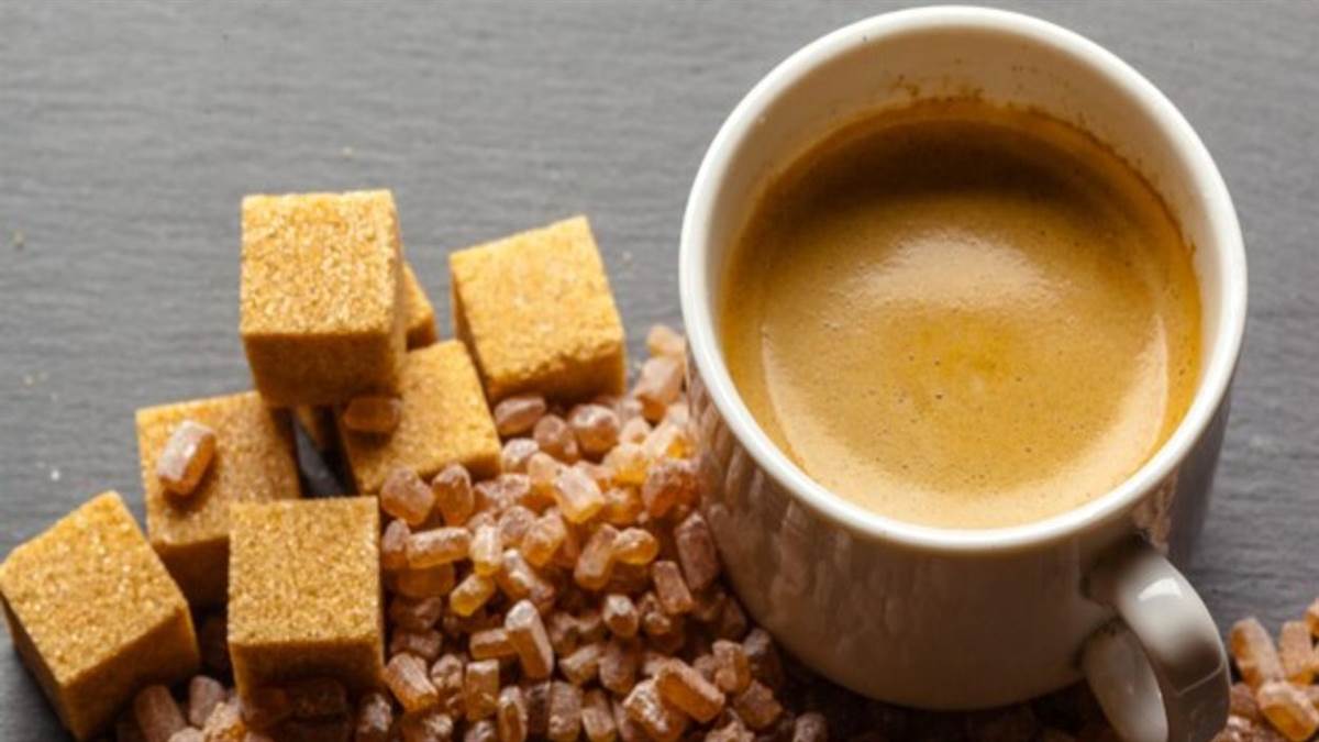 https://www.jagranimages.com/images/newimg/06022025/06_02_2025-jaggery_tea_23879527.jpg
