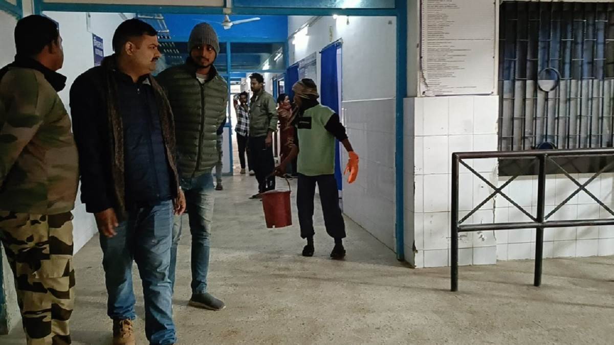 newborn head stuck in toilet seat pulled out who found dead in toilet at jamui sadar hospital