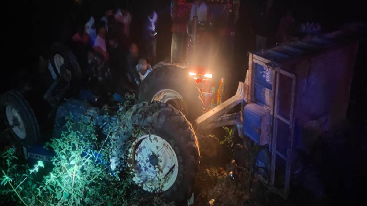 jamui news 3 youths died when their tractor returning after saraswati murti visarjan overturned 4 injured
