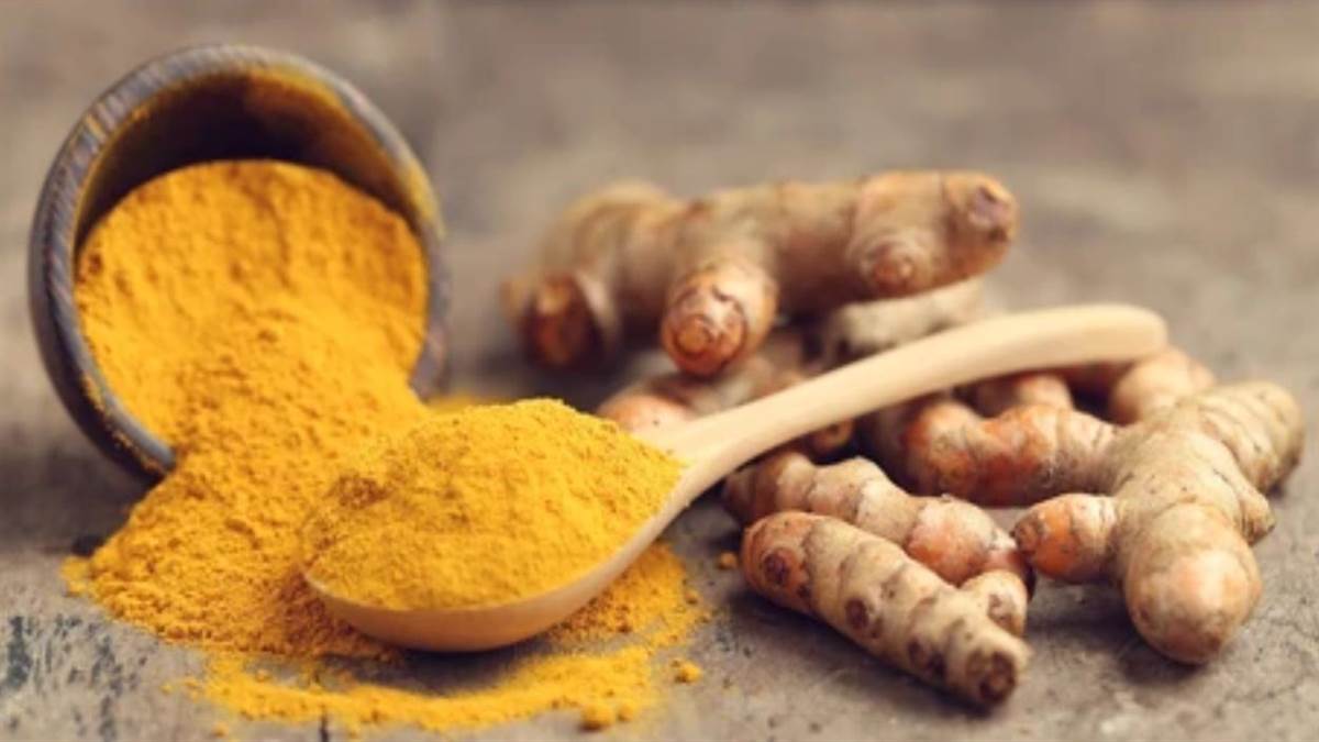 https://www.jagranimages.com/images/newimg/06022025/06_02_2025-raw_turmeric_23879578.jpg