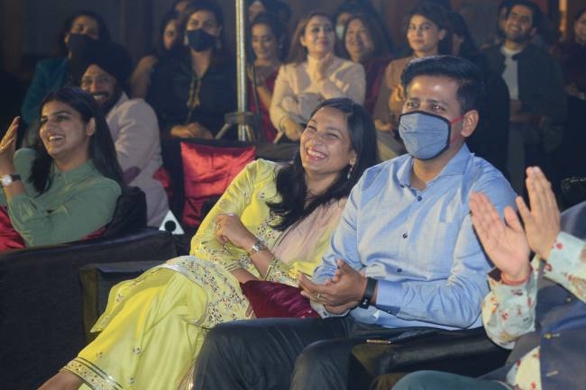 lots of viewers in amit tandons comedy show