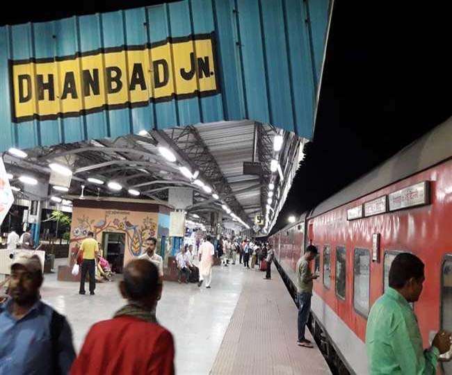 Indian Railway News धनबाद में 10 रुपये में कर लीजिए अपनों का स्वागत और
