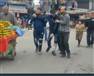 घायल लोगों को स्थानीय लोग और पुलिस के सहयोग से अस्पताल पहुंचाया गया।