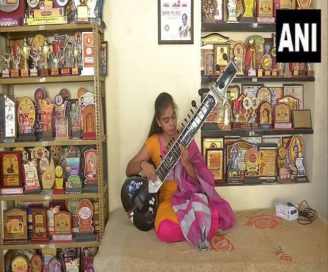 कर्नाटक की 17 वर्षीय लड़की बहु-प्रतिभा की धनी, 60 से अधिक गतिविधियों में शानदार प्रदर्शन