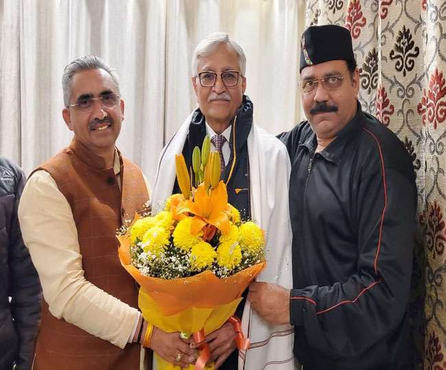Welcome to the newly elected chairman of Uttarakhand Bar Council Manmohan  Lamba in Doon