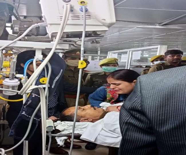 Lucknow Sairpur inspector dies in road accident speeding truck collides  near Bhithauli crossing