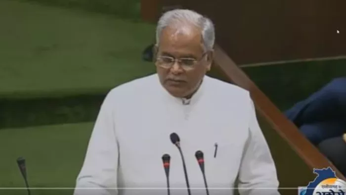 विधानसभा में बजट भाषण पढ़ते सीएम भूपेश बघेल