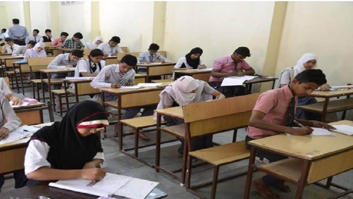 https://www.jagranimages.com/images/newimg/06032023/06_03_2023-cbse_12th_physics_exam_today_march_6_23348707.jpg