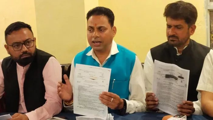 JUNIOR ASSISTANT WRITTEN EXAM: खटीमा विधायक भुवन चंद्र कापड़ी ने कनिष्ठ सहायक लिखित परीक्षा पर सवाल उठाए हैं।