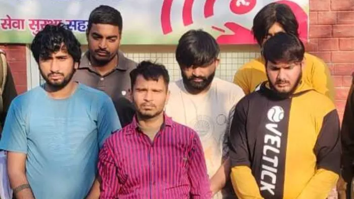 महज आठवीं-दसवीं कक्षा तक पढ़े साइबर ठग देशभर में पढ़े-लिखों का चूना लगा रहे थे।