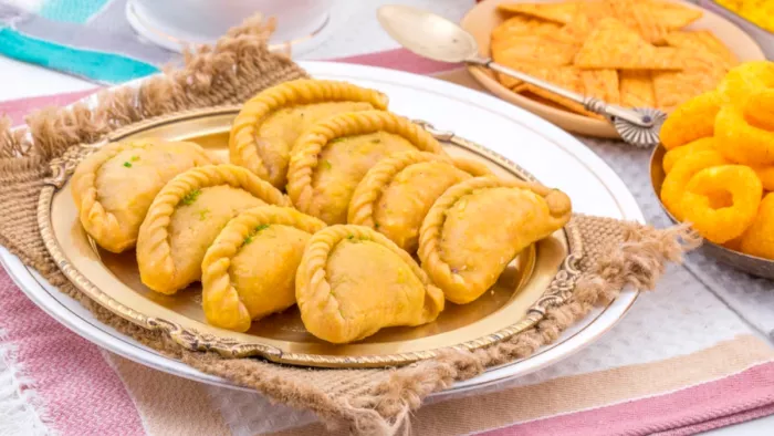 Side Effect Of Gujiya: बहुत ज्यादा गुजिया खाने के नुकसान