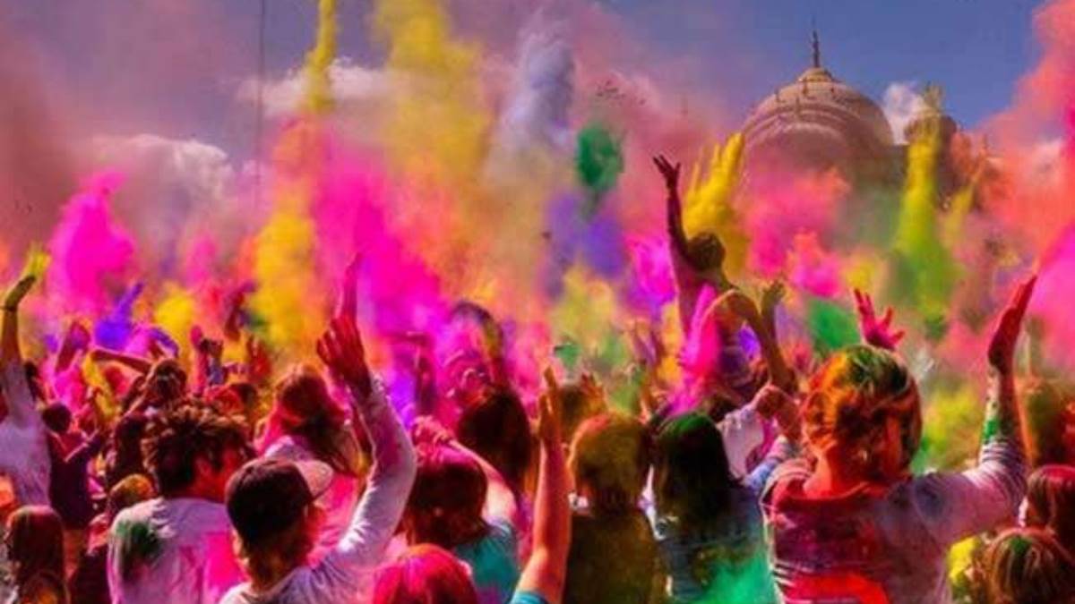 https://www.jagranimages.com/images/newimg/06032023/06_03_2023-holi_in_sheikhpura_23348845.jpg