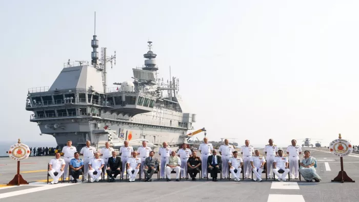 स्वदेशी आइएनएस विक्रांत पर नौसेना कमांडरों के सम्मेलन को किया संबोधित (Photo-Twitter)