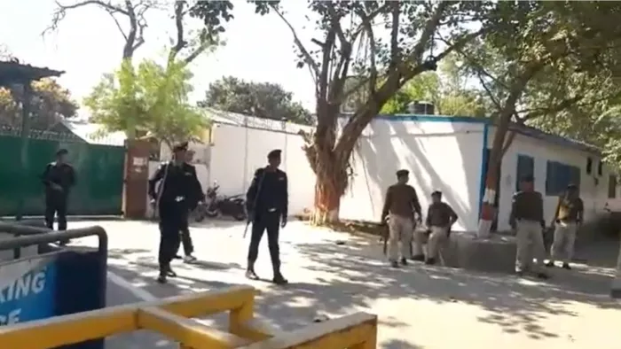 Bihar: राबड़ी आवास पर पहुंची CBI की दस्तक, जमीन के बदले करीबियों को नौकरी देने के मामले में कार्रवाई