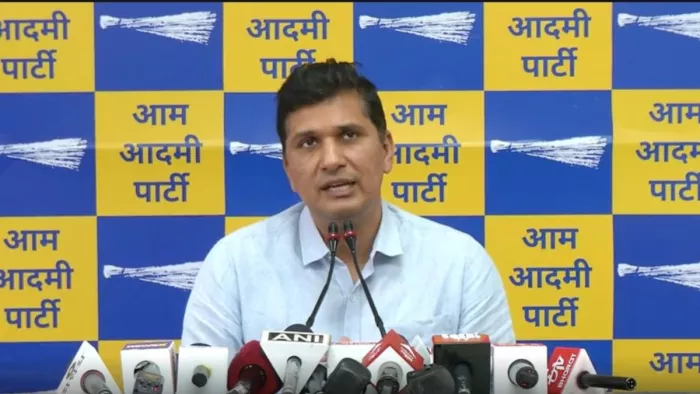 आम आदमी पार्टी के नेता सौरभ भारद्वाज ने प्रेस वार्ता को संबोधित किया।