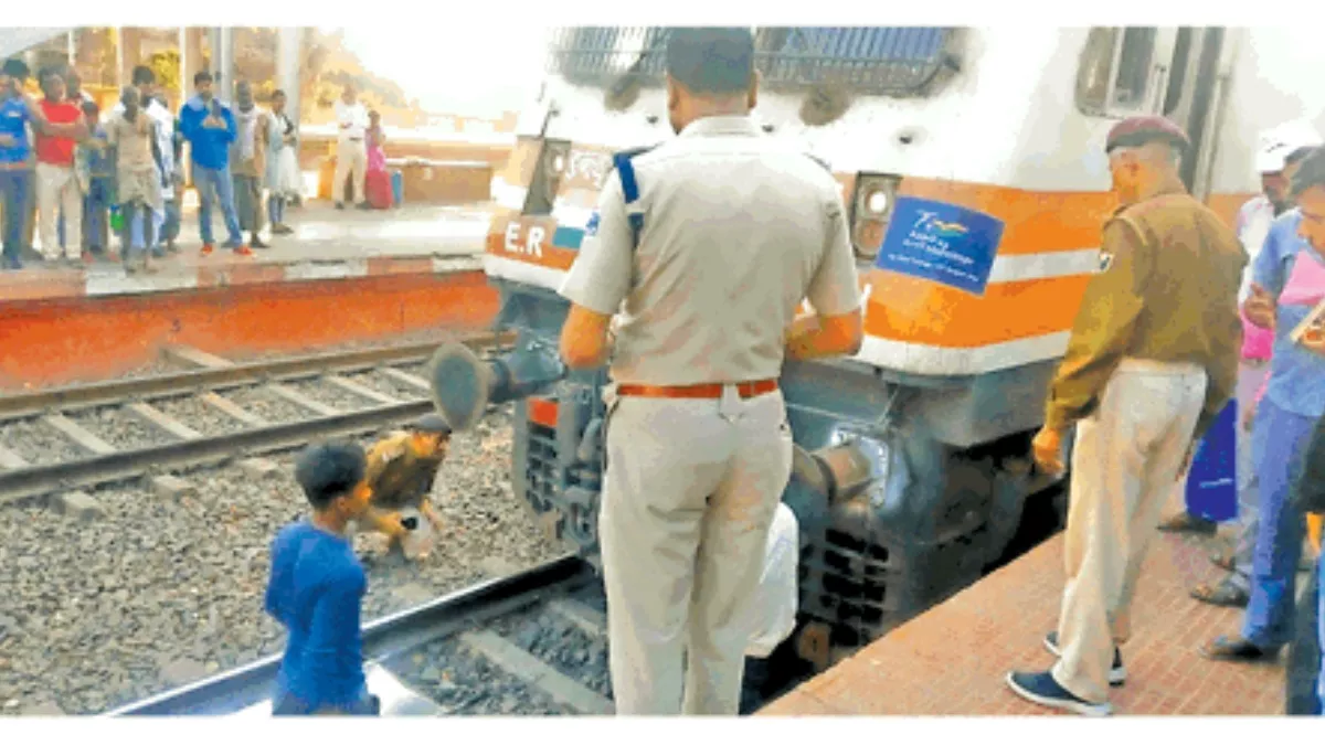 Bhagalpur: ट्रेन के आगे कूदा युवक, इंजन में फंसकर 4 किलोमीटर घिसटता गया शव; नहीं हो सकी ​शव की शिनाख्त