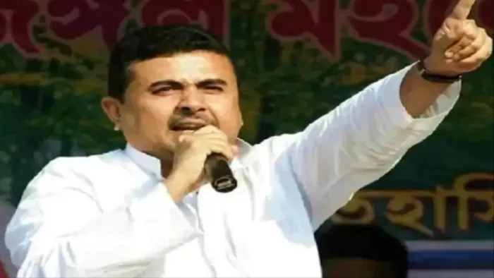 विधानसभा से निकलने के बाद सुवेंदु अधिकारी सीधे आंदोलन मंच पर पहुंचे।