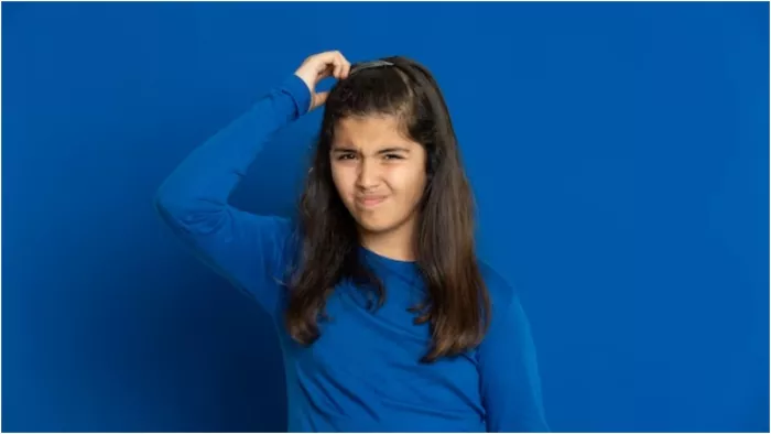 Hair Loss in Teenager: बाल बढ़ने की उम्र में झड़ रहे हैं तो ना करें नजरअंदाज, जानें कारण और बचाव
