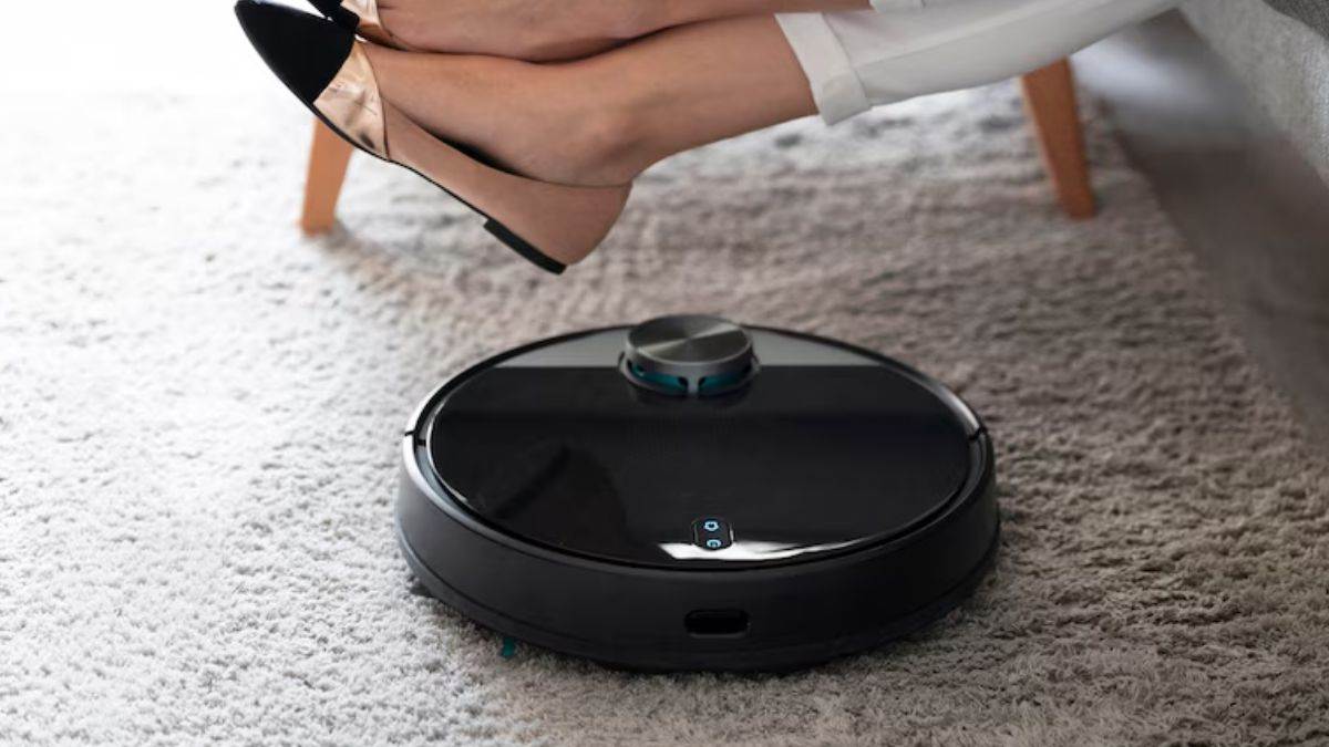 “रापचिक ऑफर”! Robotic Vacuum Cleaner के दाम धड़ाम से हुए 71% तक सस्ते, अब सफाई होगी मोबाइल से और पैसे लगेंगे कम