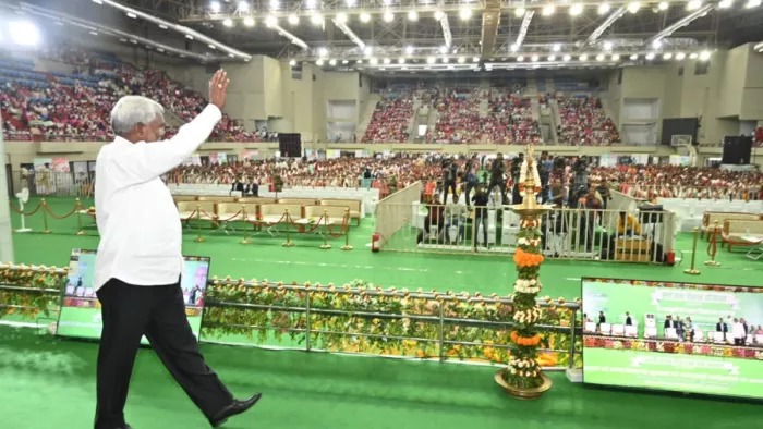 'हर गरीब परिवार के साथ सरकार', रांची में बोले चंपई सोरेन; आंगनबाड़ी सेविकाओं को लेकर कर दिया बड़ा एलान