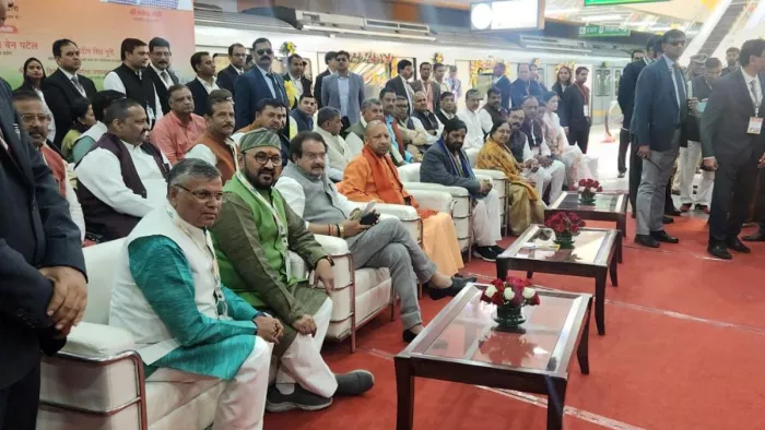 पीएम मोदी ने आगरा मेट्रो का उद्घाटन किया।