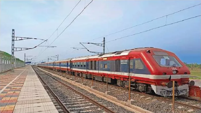 देवघर-गोड्डा रेलखंड पर आज से चलेगी नई डेमू ट्रेन।