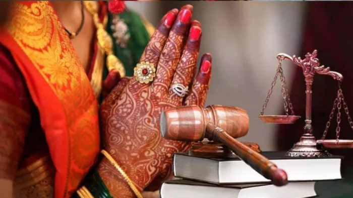 शादीशुदा महिला को लेकर जिला अदालत के जज ने अजीबोगरीब टिप्पणी की।(फोटो सोर्स: सोशल मीडिया)