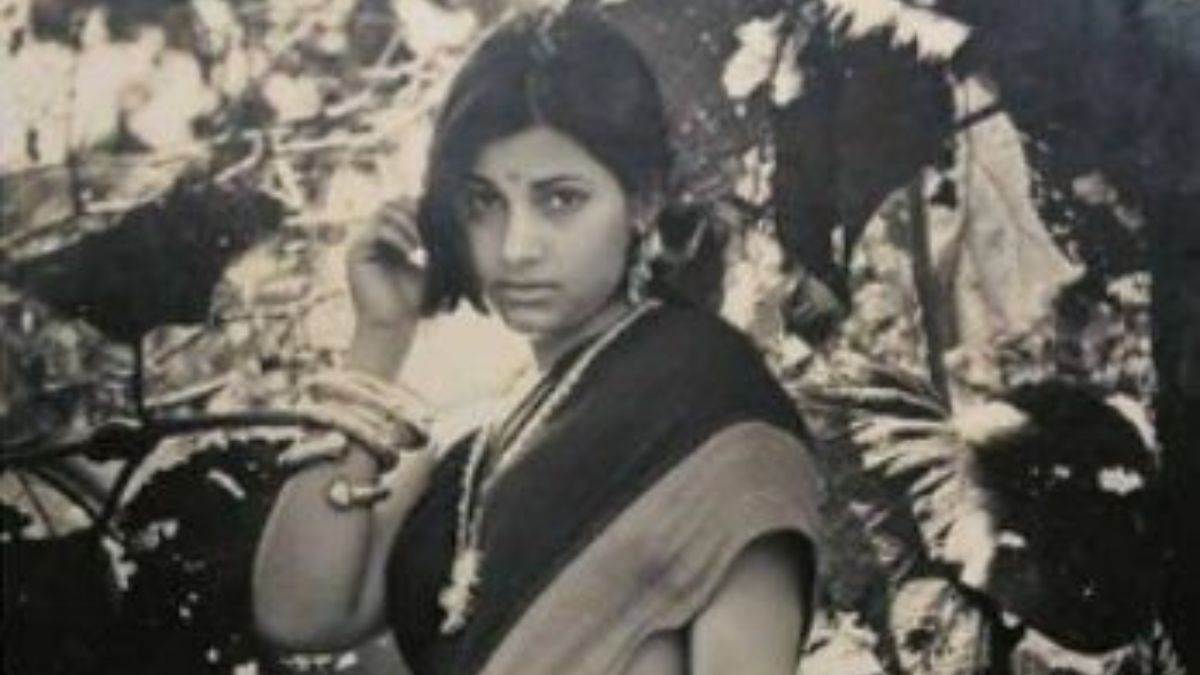https://www.jagranimages.com/images/newimg/06032025/06_03_2025-dimple_kapadia_bikini_23895795.jpg