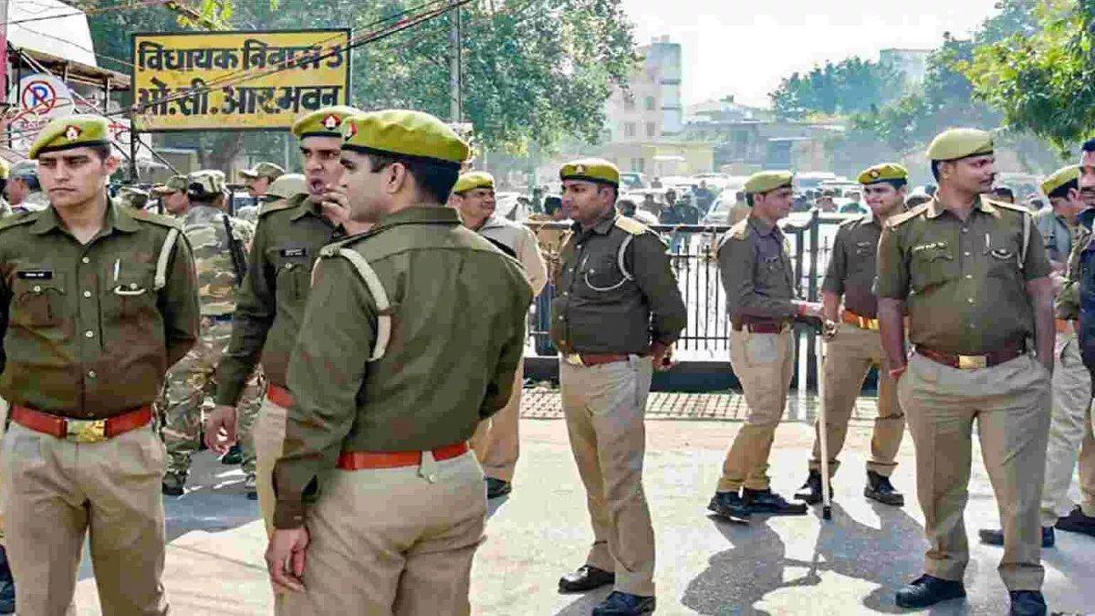 ncr police started a massive crackdown during night patrolling in delhi 67 people arrested 1935 accused in custody