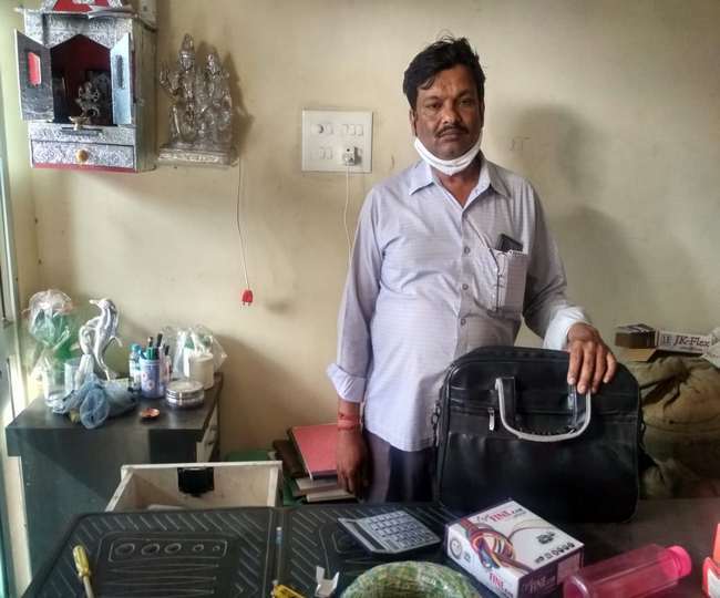 three lakh cash stolen from electrical wire shop in mohali