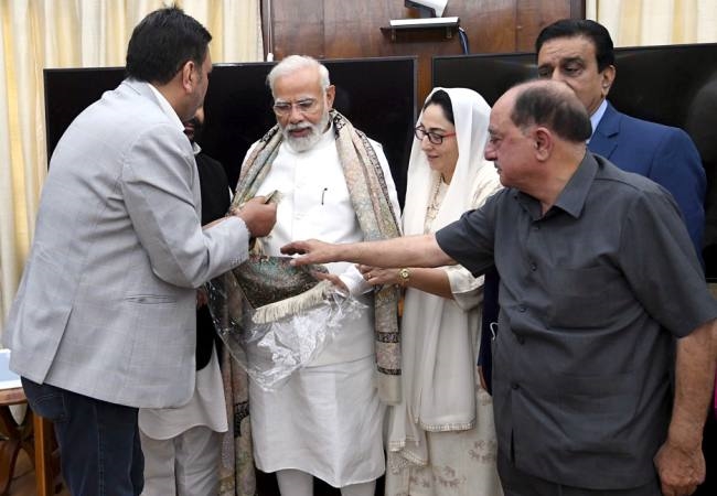 kashmir traders delegation meets pm submits 14 page memorandum