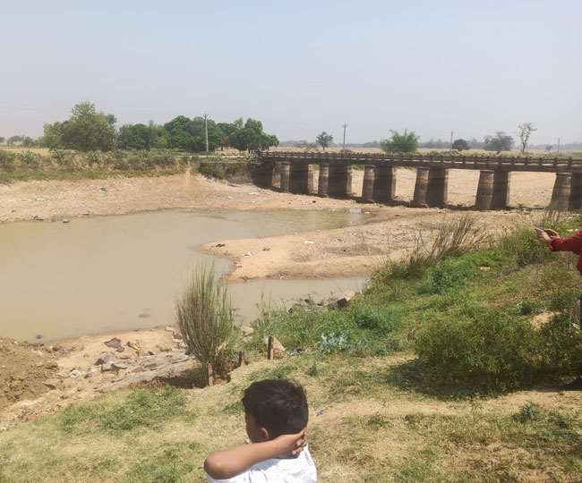 बिहार के रोहतास में चोरी हो गया लोहे का बना यही पुल। फाइल फोटो