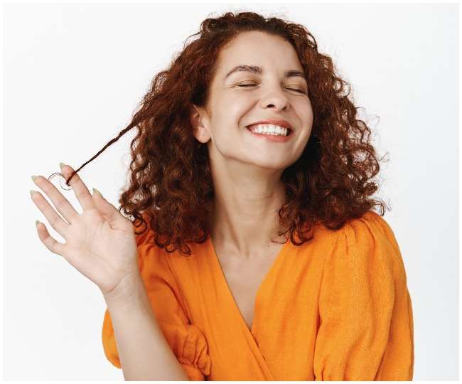 Hair Care Tips: रात को सोते समय इन बातों का रखेंगे ख्याल, तो नहीं टूटेंगे बाल - how to protect your hair while sleeping at night Hair Care Tips: रात को सोते समय इन बातों का रखेंगे ख्याल, तो नहीं टूटेंगे बाल - how to protect your hair while sleeping at night
