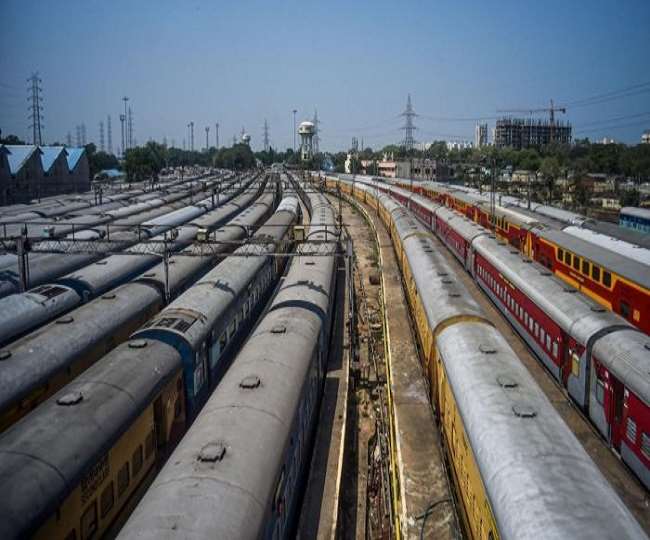 Trains Cancelled today : रेलवे ने आज 150 ट्रेनों का टाइम टेबल है बदला, जानिए लिस्‍ट में क्‍या है हाल