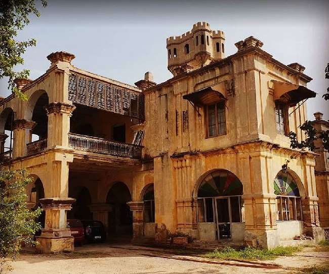 गाजियाबाद जिले के मसूरी की पीली कोठी। साभार- सो. मीडिया।
