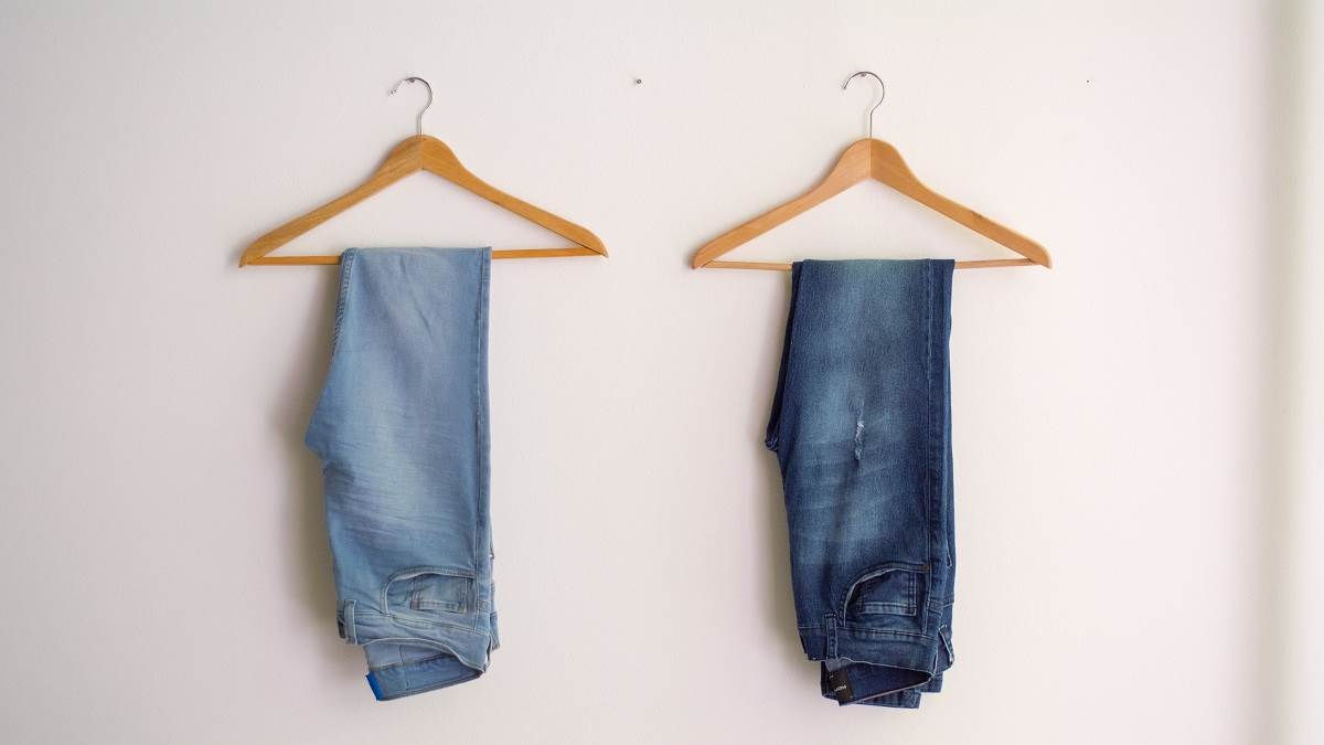 https://www.jagranimages.com/images/newimg/06042023/06_04_2023-amazon_sale_on_levis_jeans_for_men_23377650.jpg