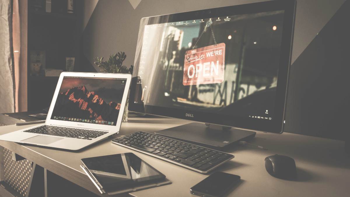 Best 32 Inch Monitor Image: Cover Image
