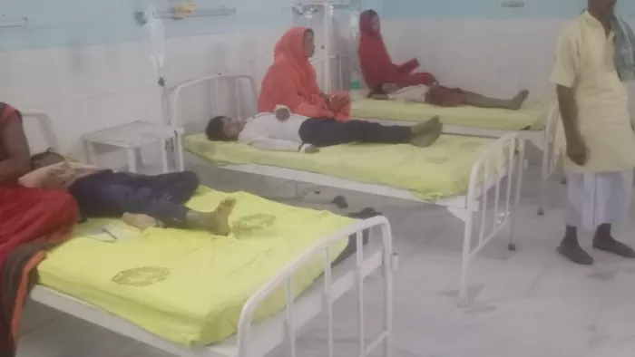 सदर अस्पताल में इलाजरत मध्याह्न भोजन खाने से बीमार हुए बच्चे। जागरण