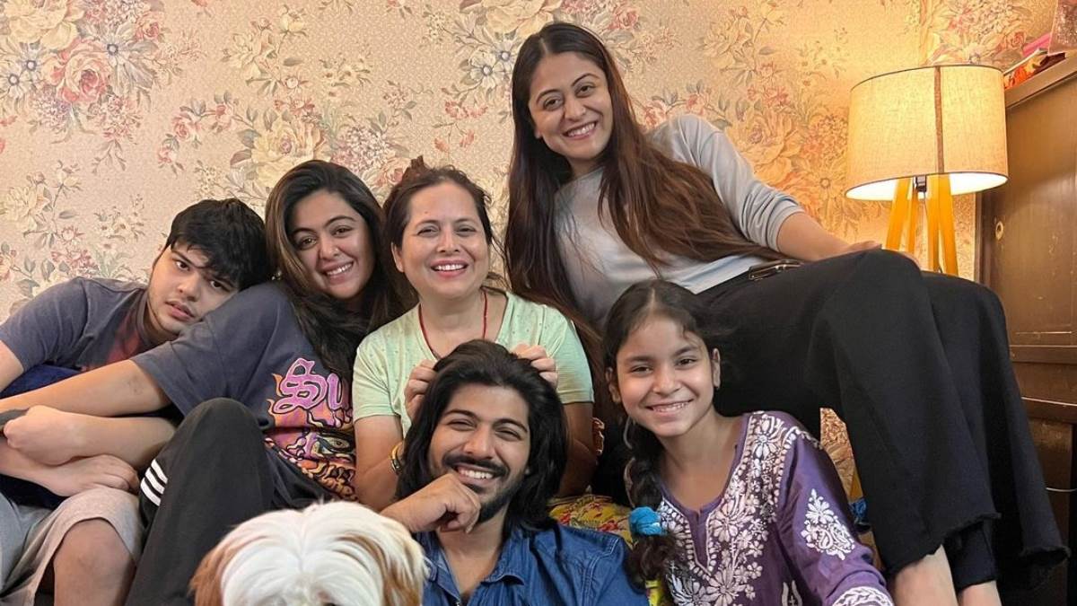 https://www.jagranimages.com/images/newimg/06042023/06_04_2023-sheezan_khan_23377453_10711373.jpg