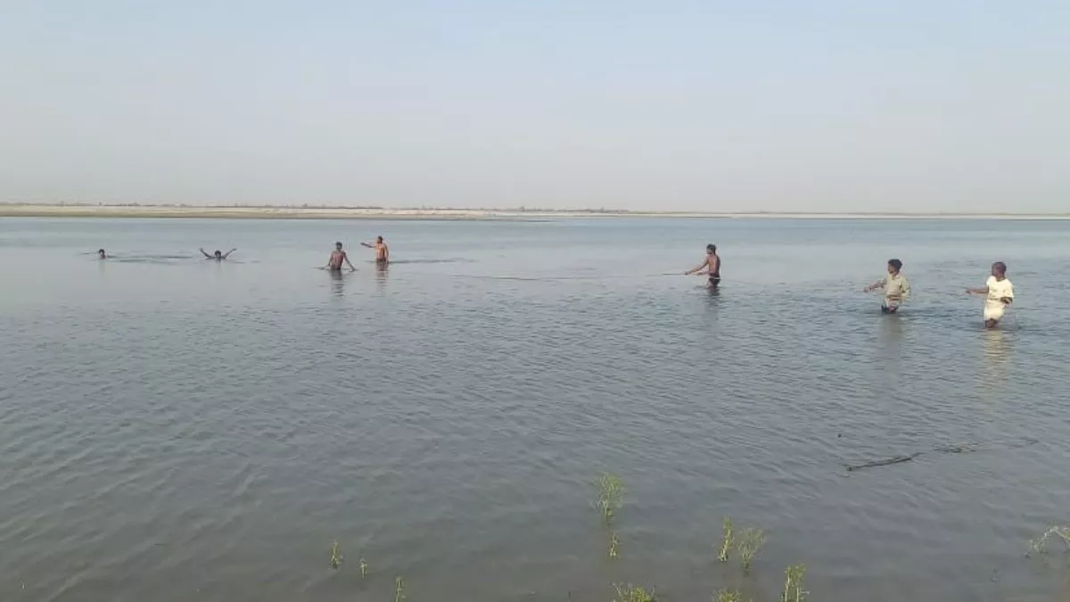 Barabanki News: नहाने गए पांच लोग सरयू नदी में डूबे, तीन बच्चों के शव बरामद; रेस्क्यू ऑपरेशन जारी