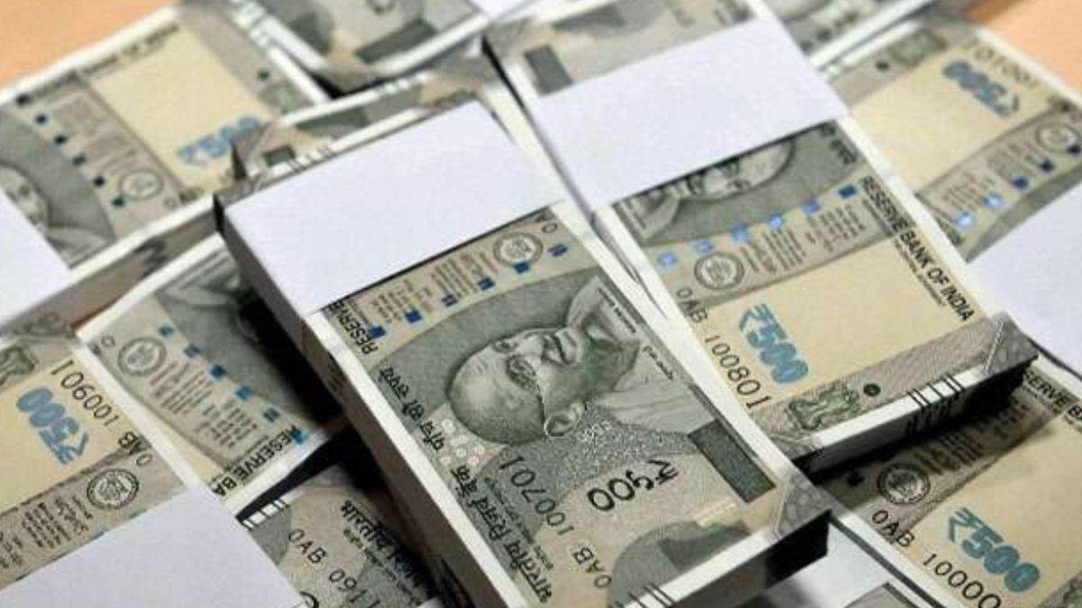 https://www.jagranimages.com/images/newimg/06042024/06_04_2024-cash_bundles_500_rs_23690986.jpg
