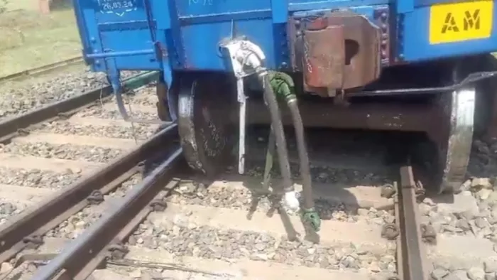 प्रधानखंता में मालगाड़ी पटरी से उतर गई