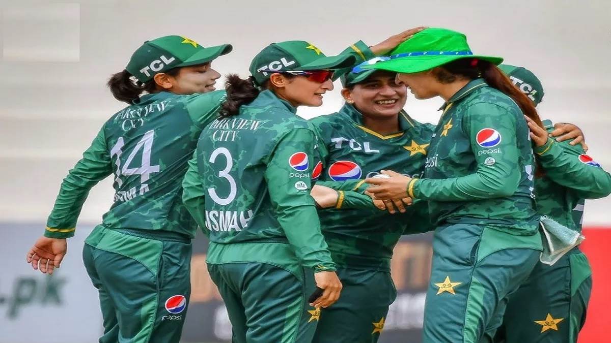 pakistan cricketer bismah maroof and ghulam fatima car accident