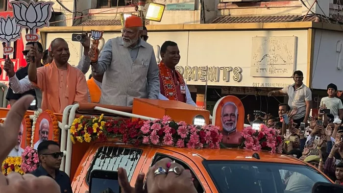 गाजियाबाद में पीएम मोदी का रोड शो।
